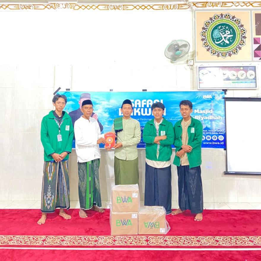 Kolaborasi KKN UINAM Angkatan 78 dan BWA: Safari Dakwah dan Distribusi Al-Qur’an di Masjid Ar-Riyadh